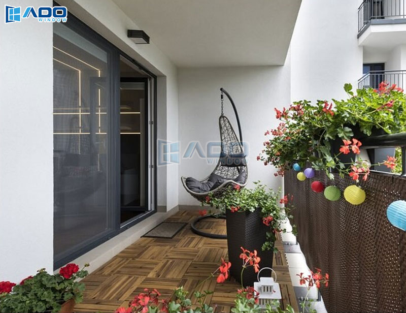 Gợi ý thiết kế cửa ban công đẹp và an toàn cho nhà phố
